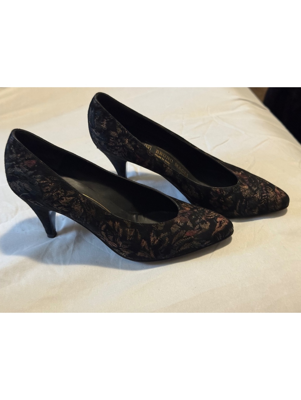 Vintage Bruno Magli Black Metallic Brocade Tapestry Heels Pumps 6.5